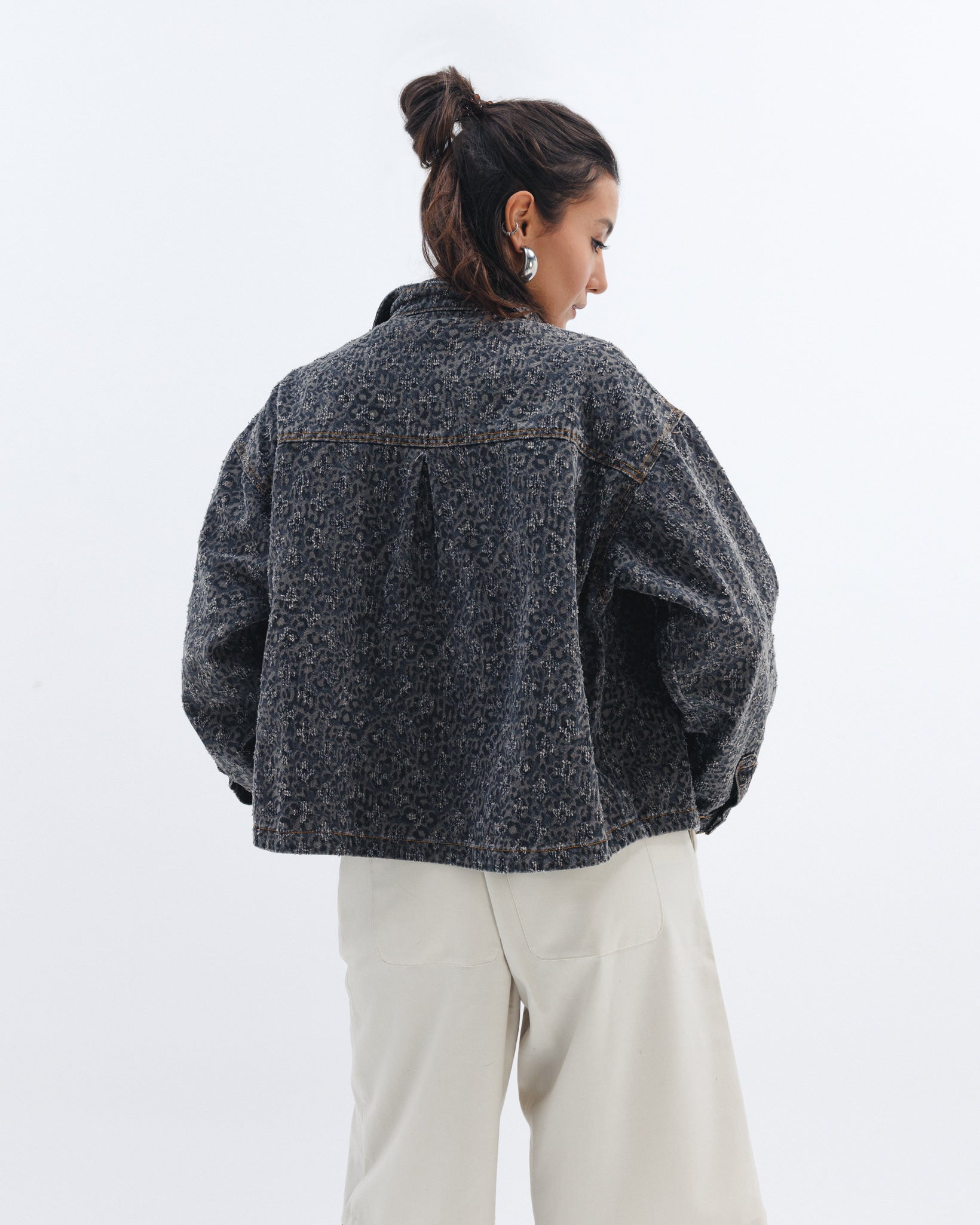 Chocka women's cheetah denim jacket, breathable everyday style