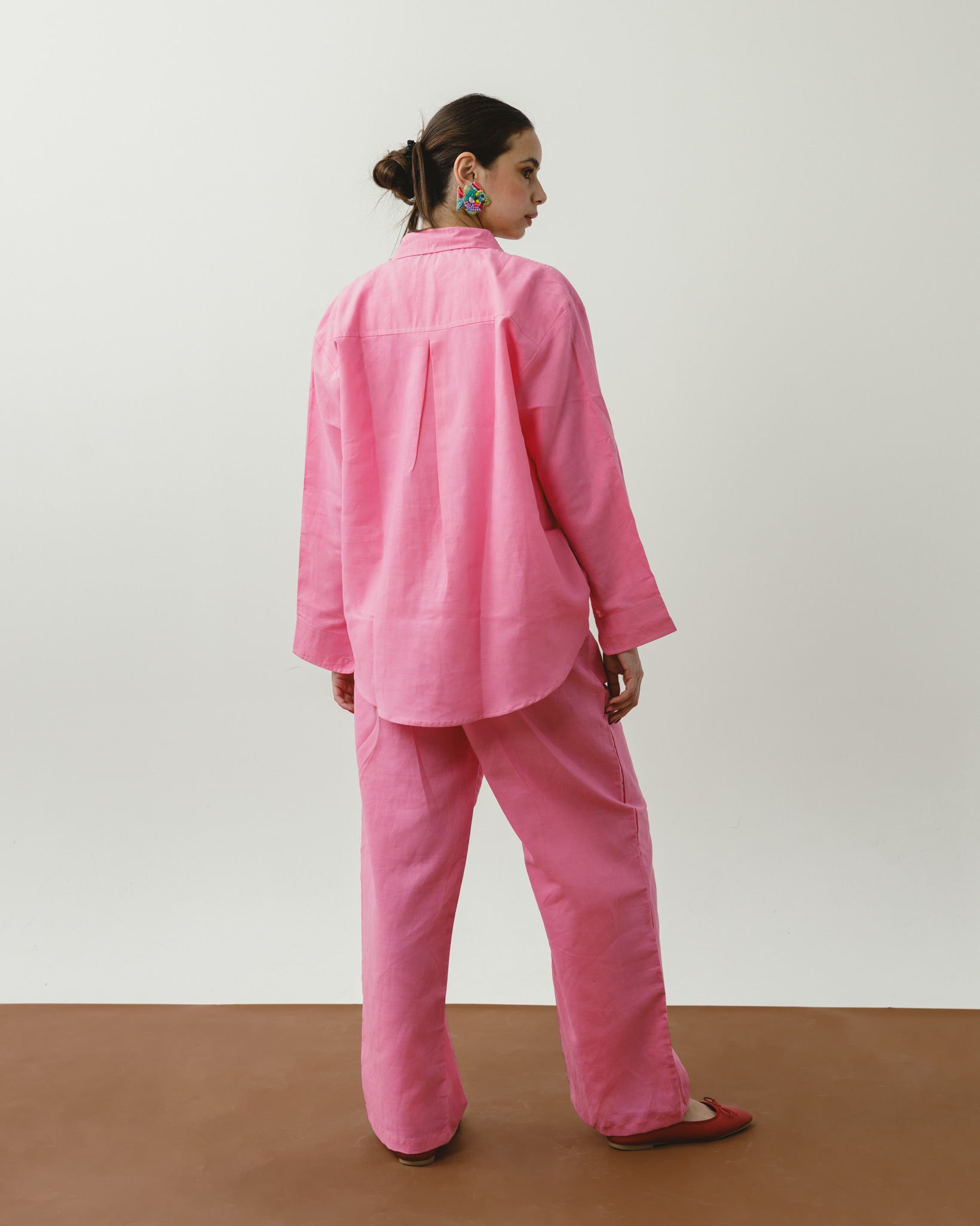 Chocka women's pink linen pants styled outfit