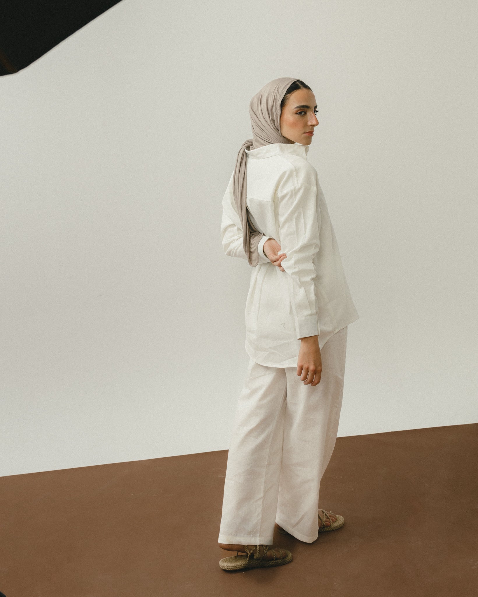 Chocka women's white linen pants styled outfit