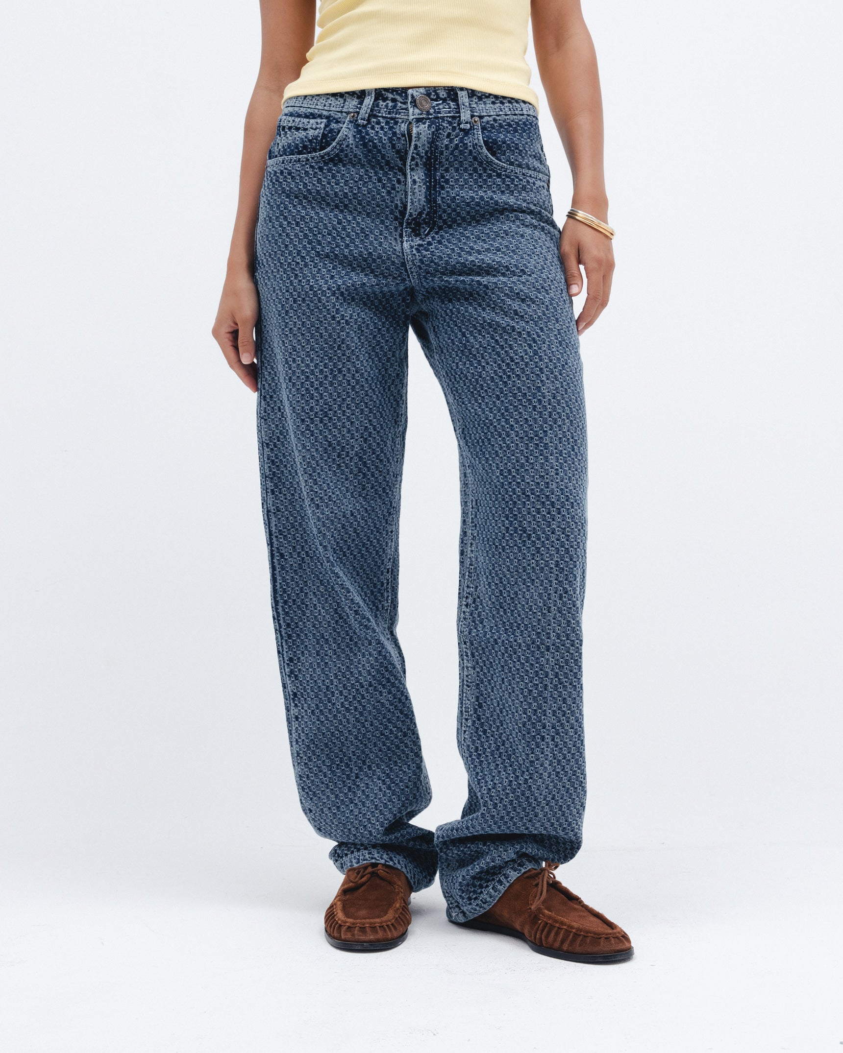 Women's blue jeans outfit inspiration, Chocka