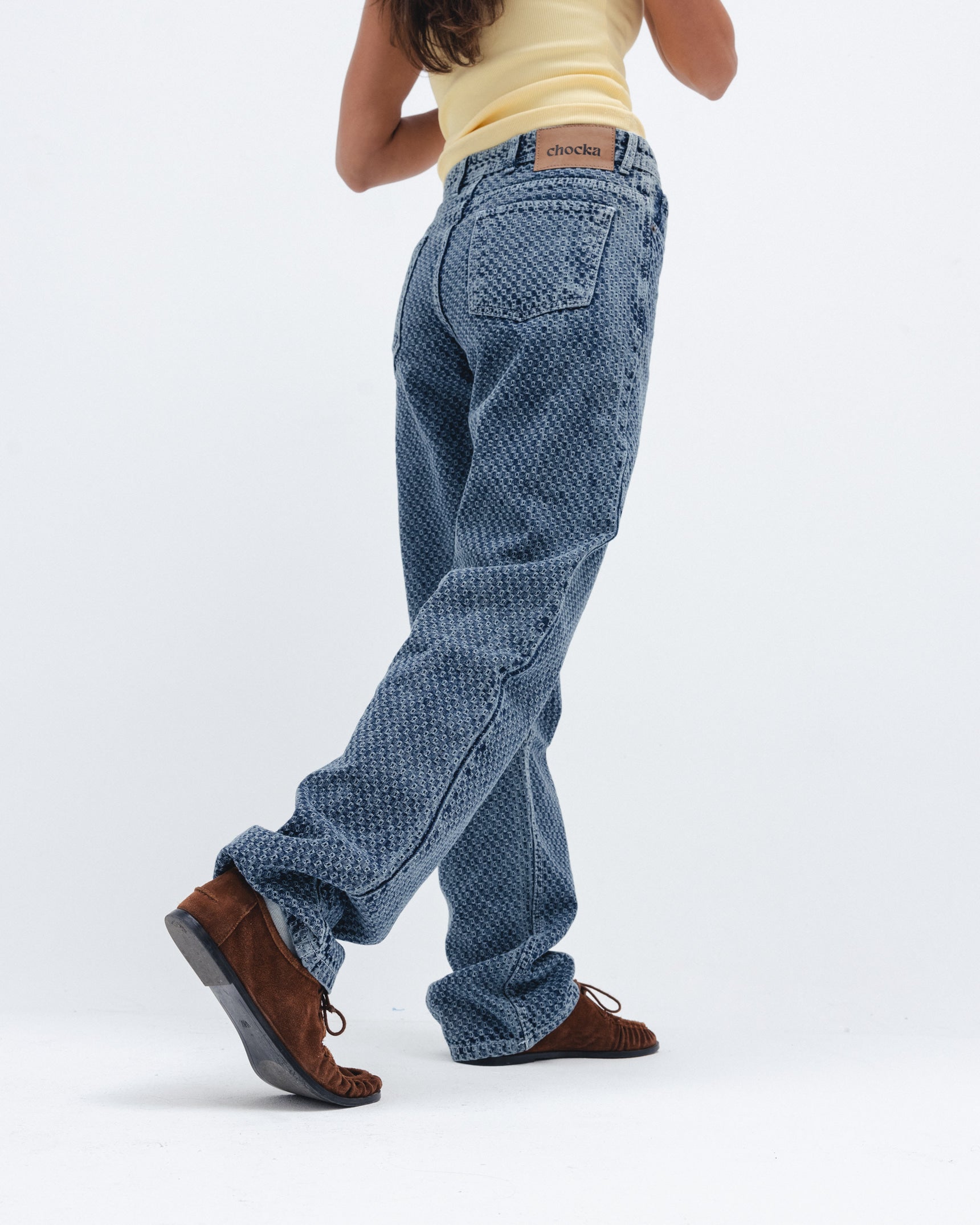 Chocka women's blue jeans styled outfit