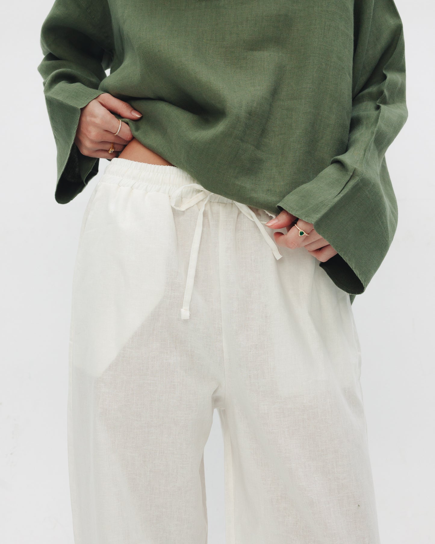 The Linen Blouse — Olive