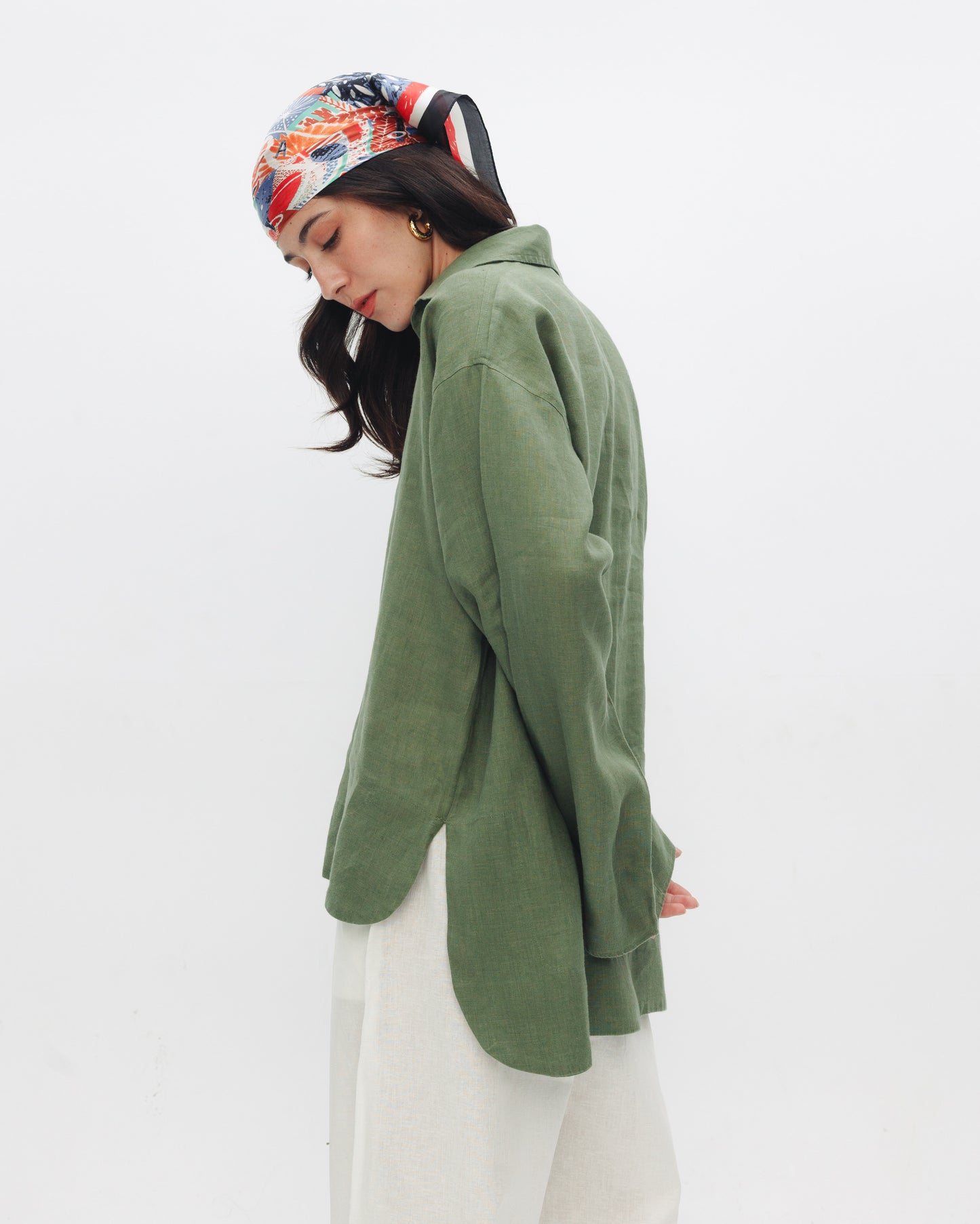 The Linen Blouse — Olive